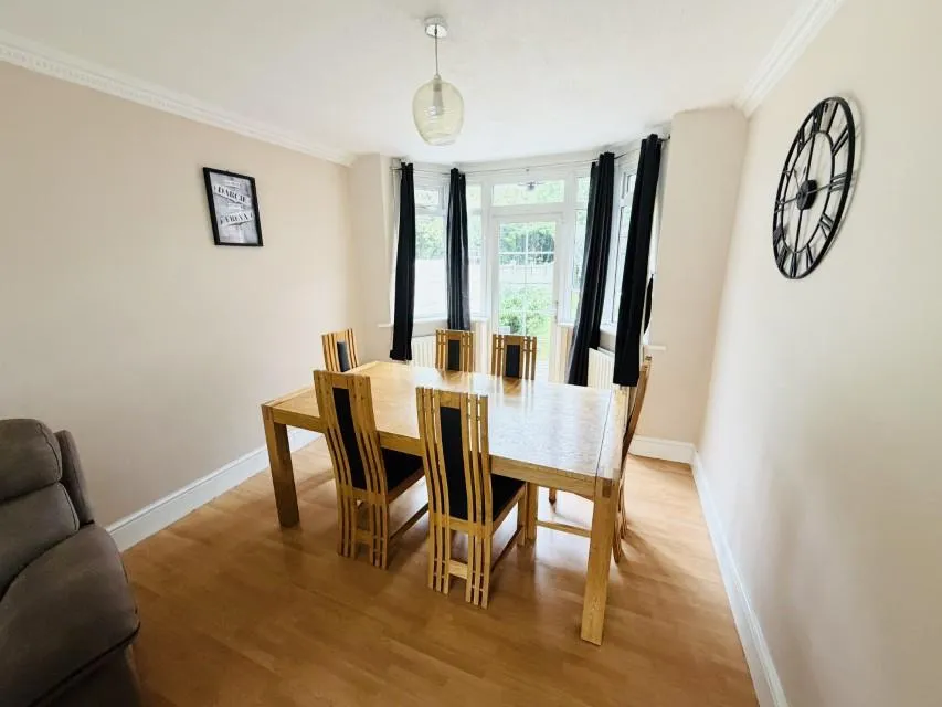Temple Avenue, Hall Green, B28, photo 3