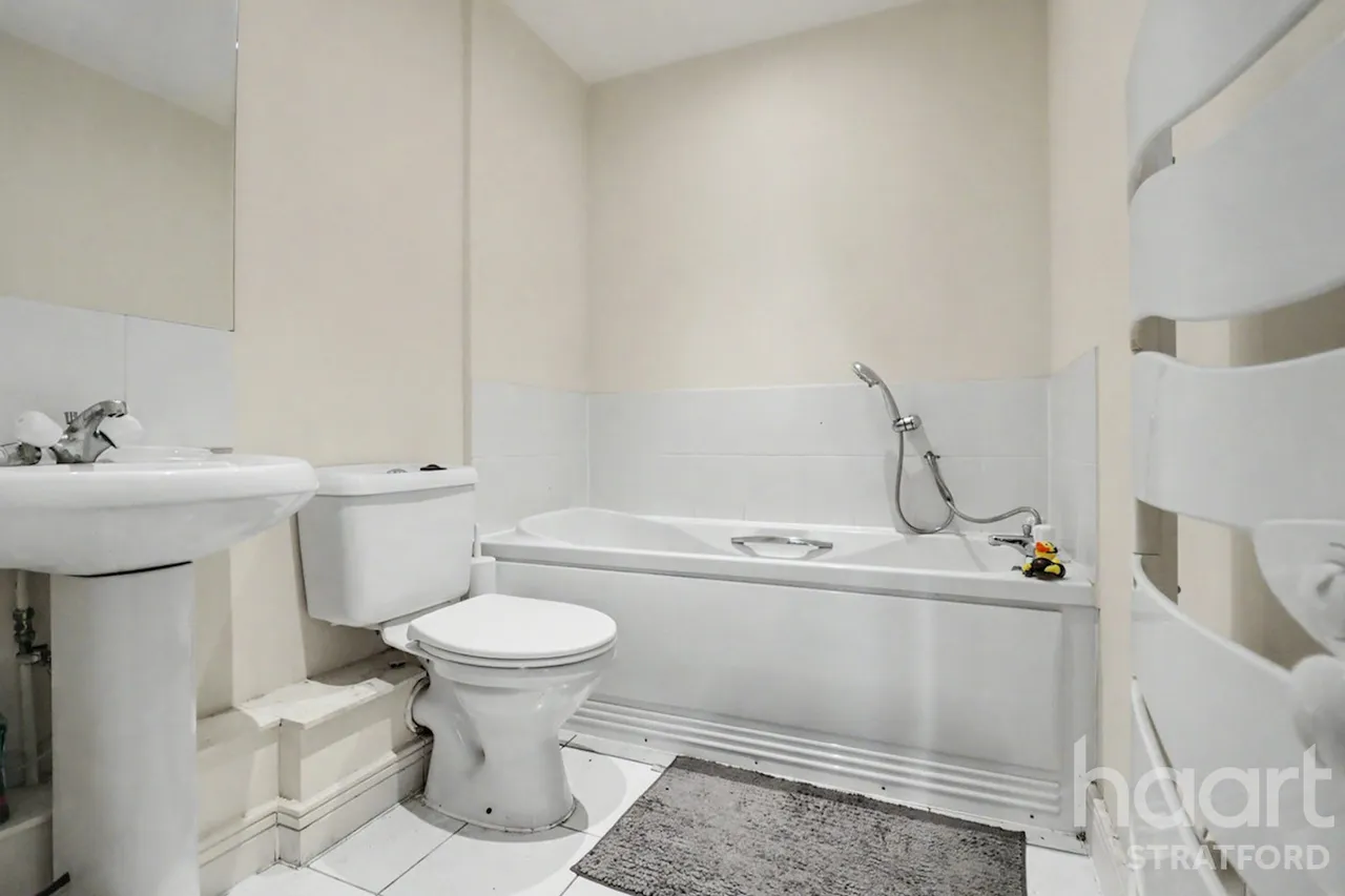 Windmill Lane, London, E15, photo 9
