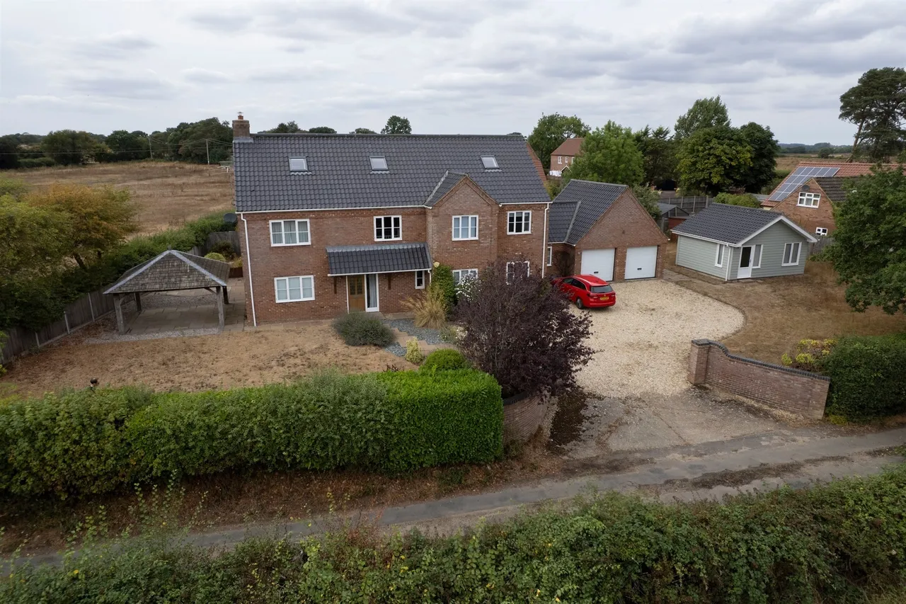 4 bed house for sale — Church Lane, Beetley, Dereham