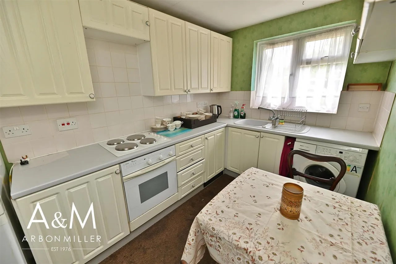 Castleview Gardens, 120, Castleview Gardens, Ilford, Essex, IG13QA, photo 5