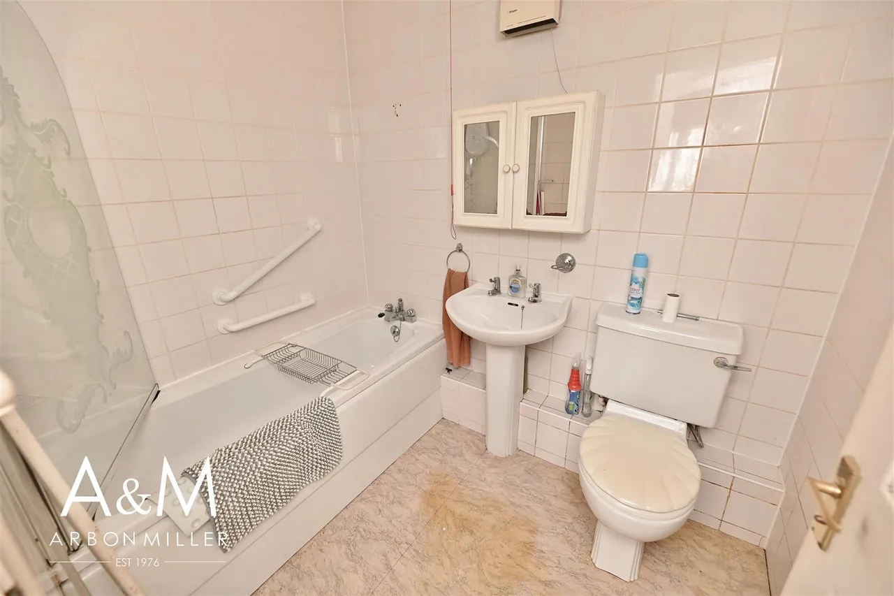 Castleview Gardens, 120, Castleview Gardens, Ilford, Essex, IG13QA, photo 8