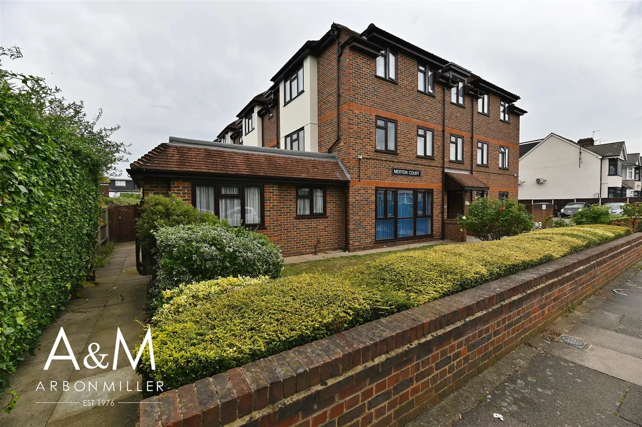 2 bed property for sale — Castleview Gardens, 120, Castleview Gardens, Ilford, Essex, IG13QA
