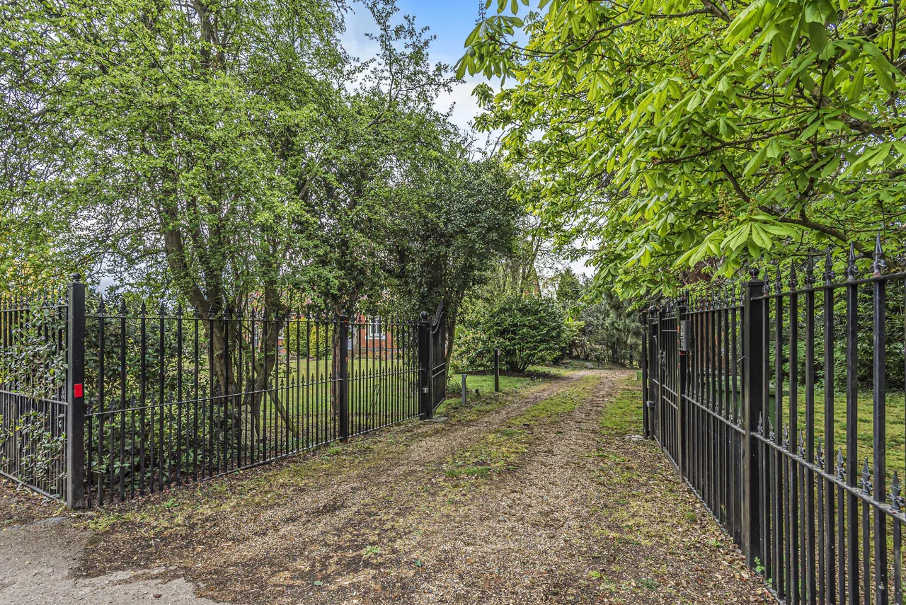 Summerhouse Lane, Aldenham, Hertfordshire, WD25 8DU, photo 13