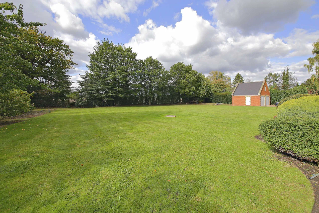 Summerhouse Lane, Aldenham, Hertfordshire, WD25 8DU, photo 2