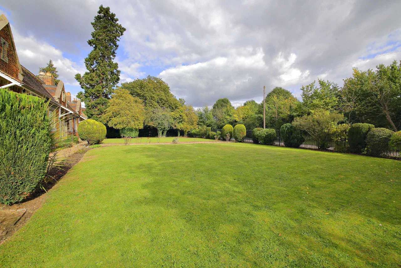 Summerhouse Lane, Aldenham, Hertfordshire, WD25 8DU, photo 12