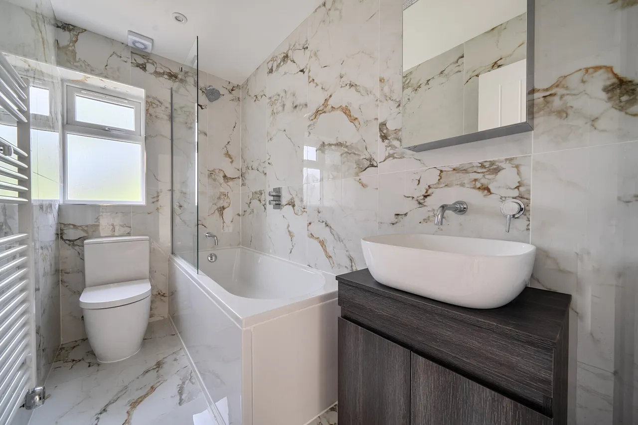 Douglas Road, Esher, KT10, photo 11