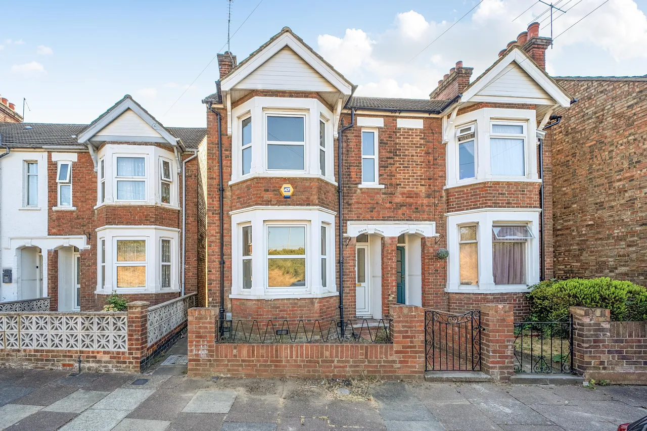 3 bed property for sale, Hardwick Road, Bedford