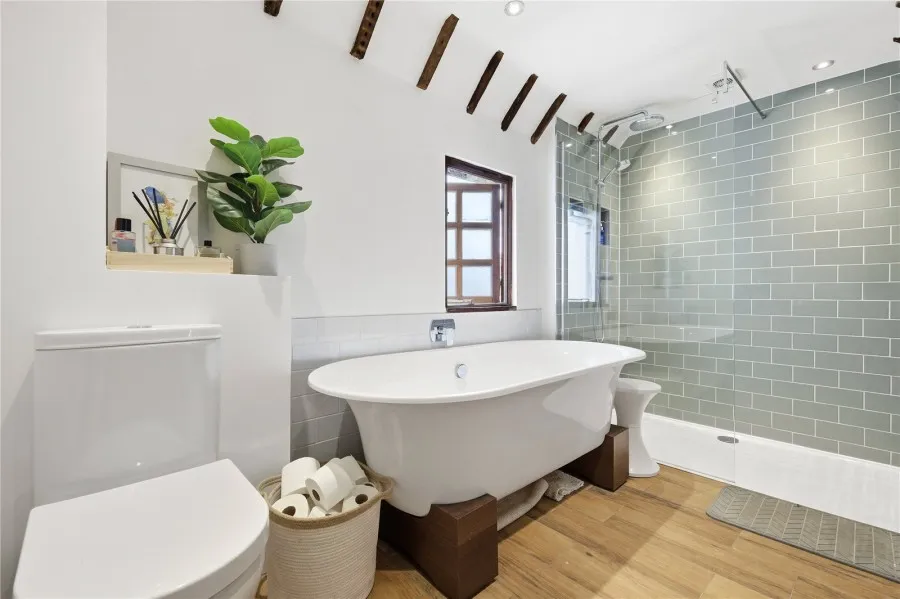 with 6 bedrooms in Stansted, CM24, photo 12