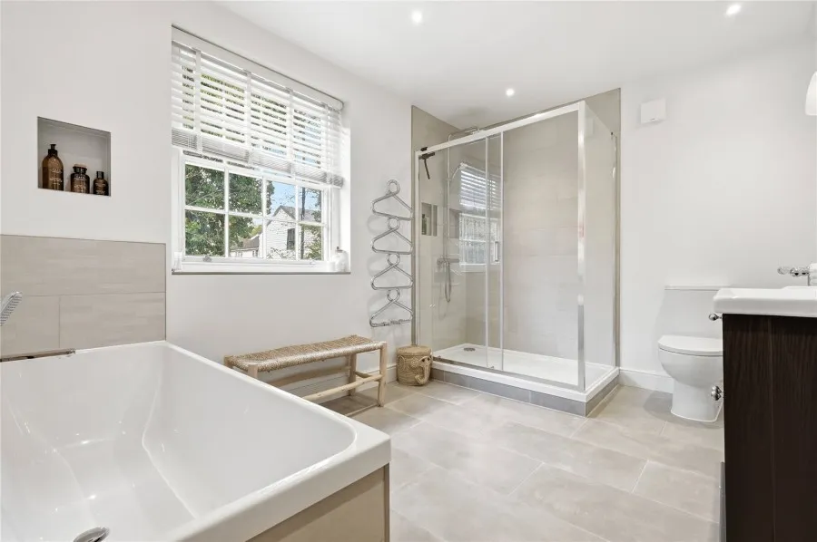 with 6 bedrooms in Stansted, CM24, photo 15
