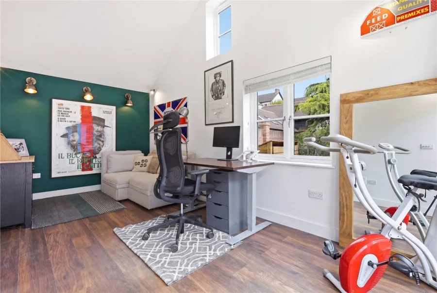 with 6 bedrooms in Stansted, CM24, photo 22