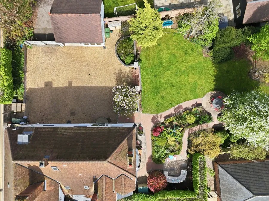 with 6 bedrooms in Stansted, CM24, photo 16