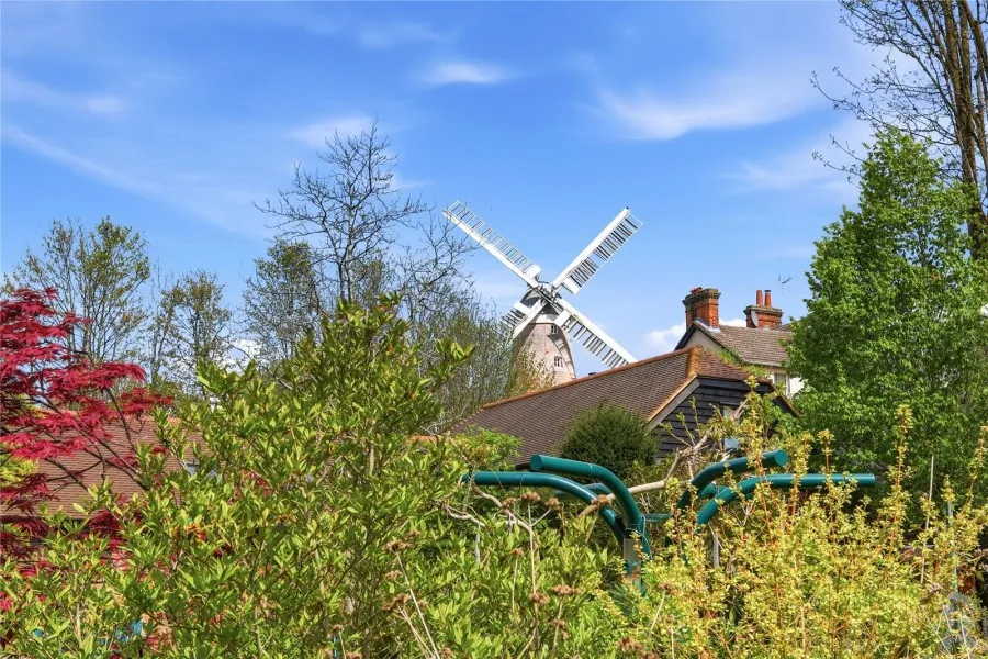 with 6 bedrooms in Stansted, CM24, photo 20