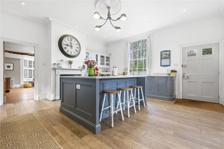 with 6 bedrooms in Stansted, CM24, photo 4