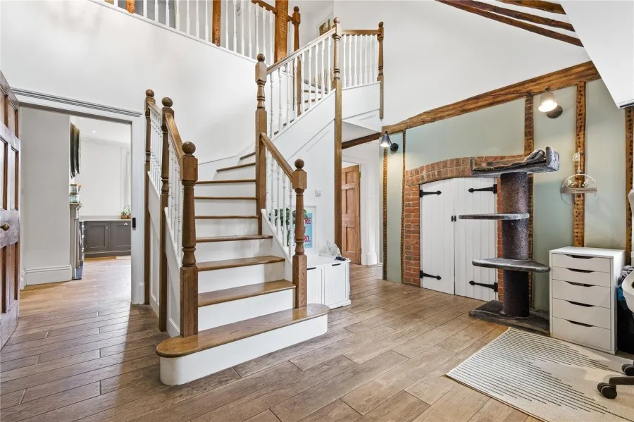 with 6 bedrooms in Stansted, CM24, photo 8