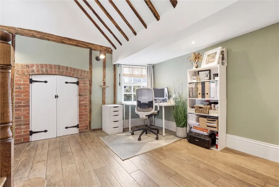 with 6 bedrooms in Stansted, CM24, photo 10