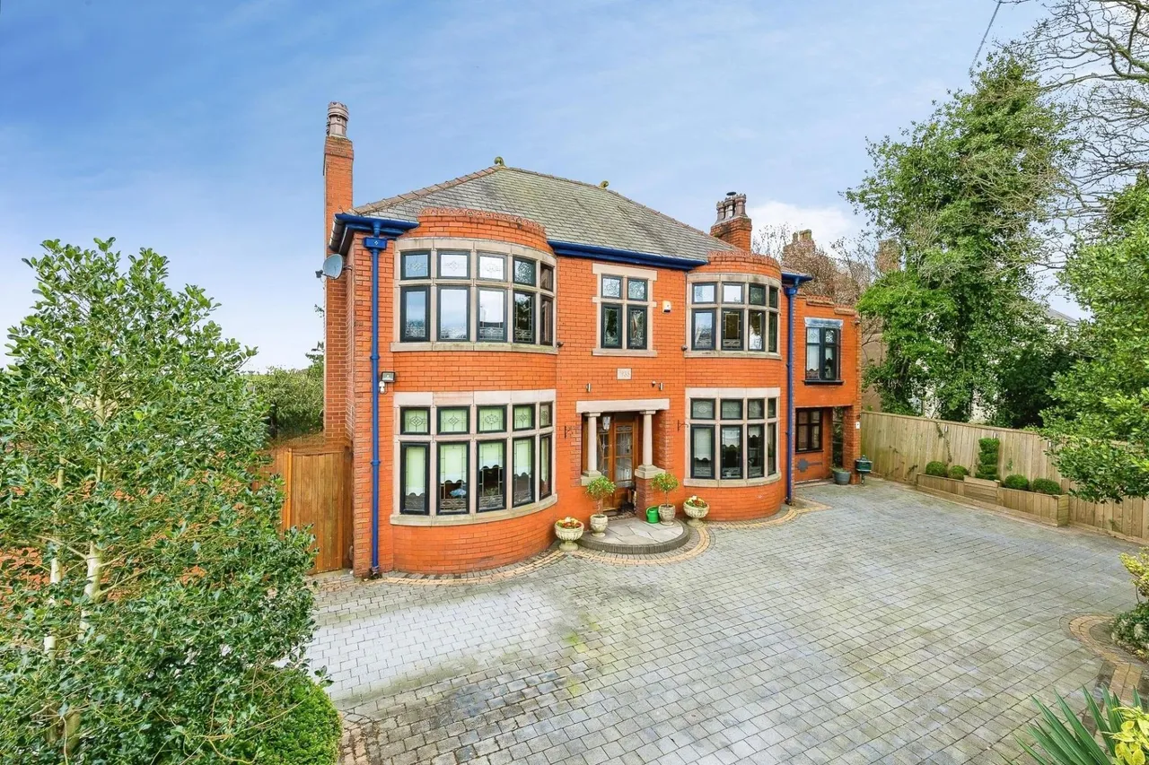 6 bed house for sale, Garswood Road, Ashton-In-Makerfield, WN4