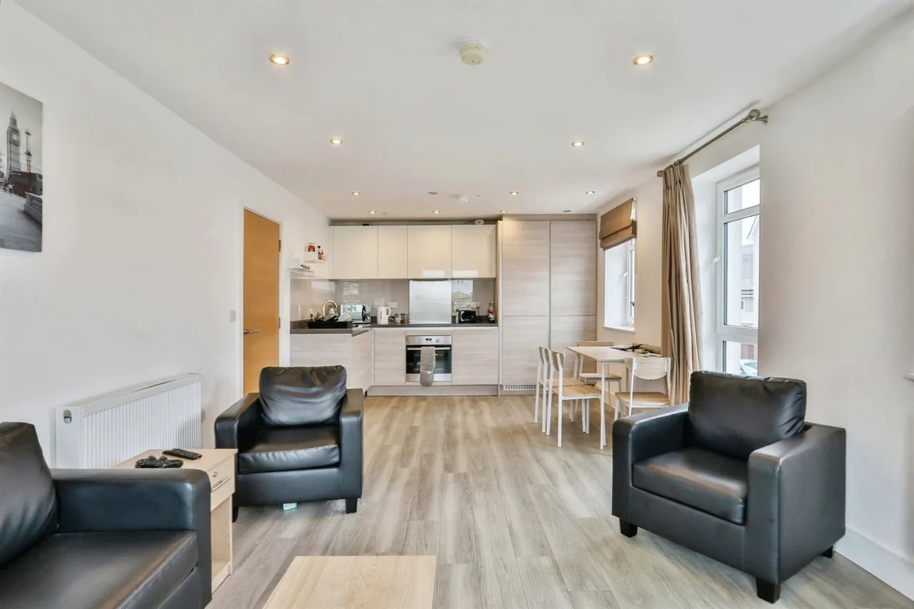 2 bed flat for sale — Adams Close, Poole