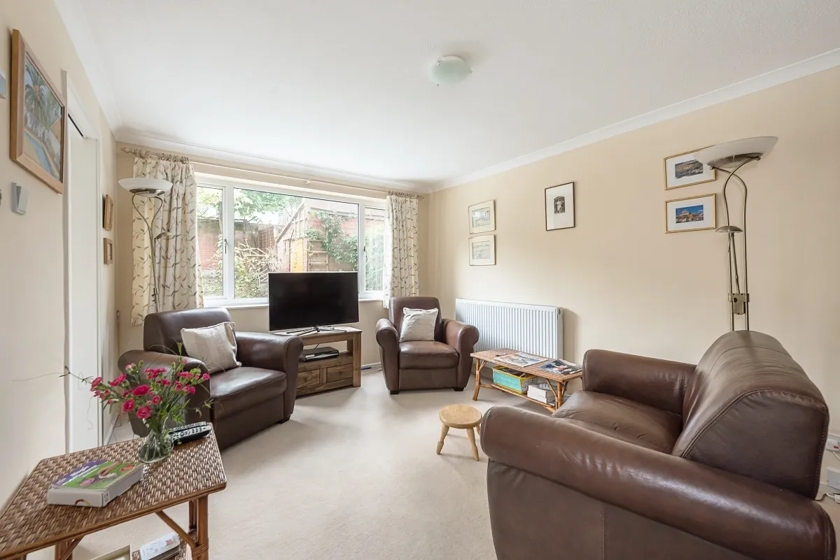 Myrtleside Close Northwood HA6, photo 4
