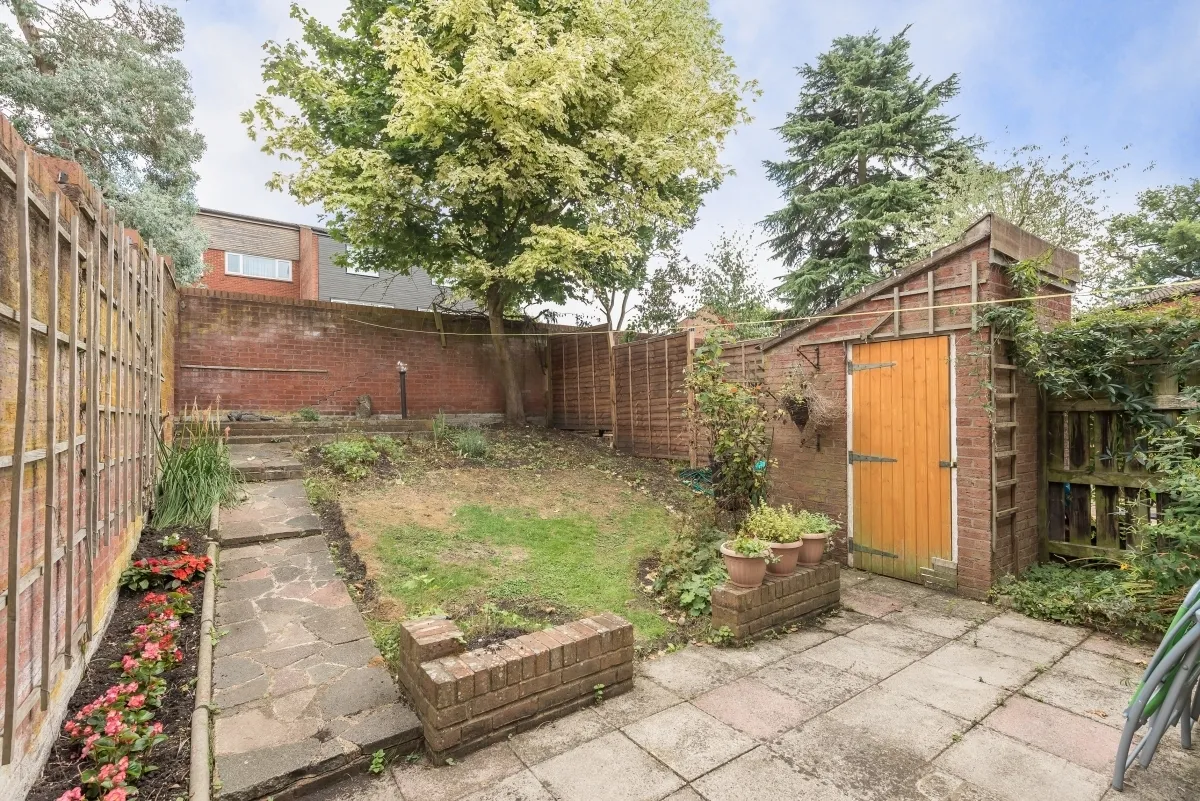 Myrtleside Close Northwood HA6, photo 8