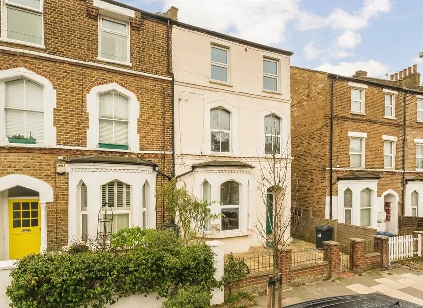 3 bed flat to rent — York Road, Acton, W3