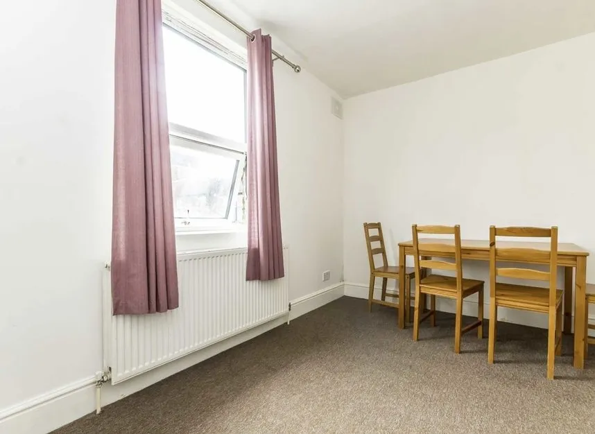 York Road, Acton, W3, photo 2
