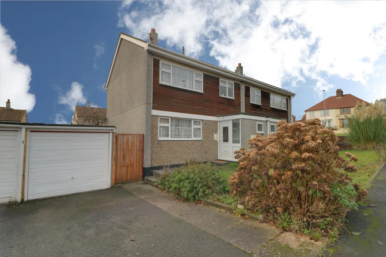 3 bed property for sale, Fircroft Close, Cannock