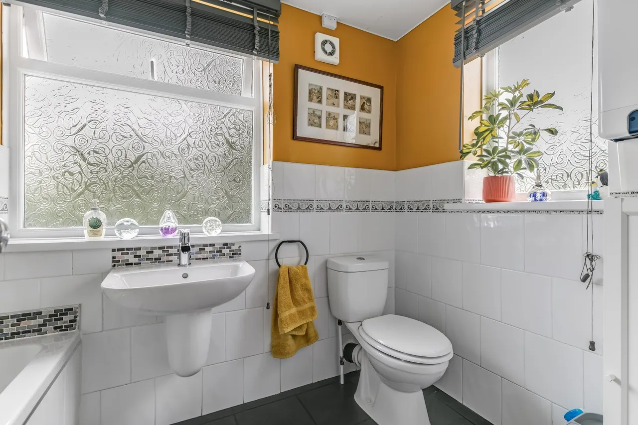 Grange Close, Ilkley, LS29, photo 19