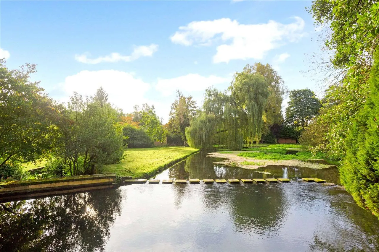 Andwell, Hook, Hampshire, RG27 9PA, photo 2