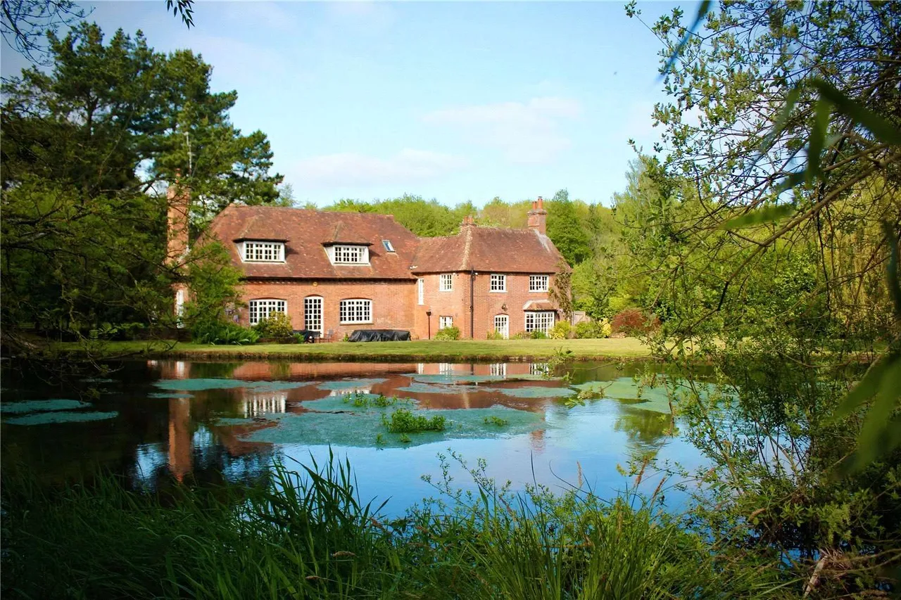 5 bed house to rent — Andwell, Hook, Hampshire, RG27 9PA