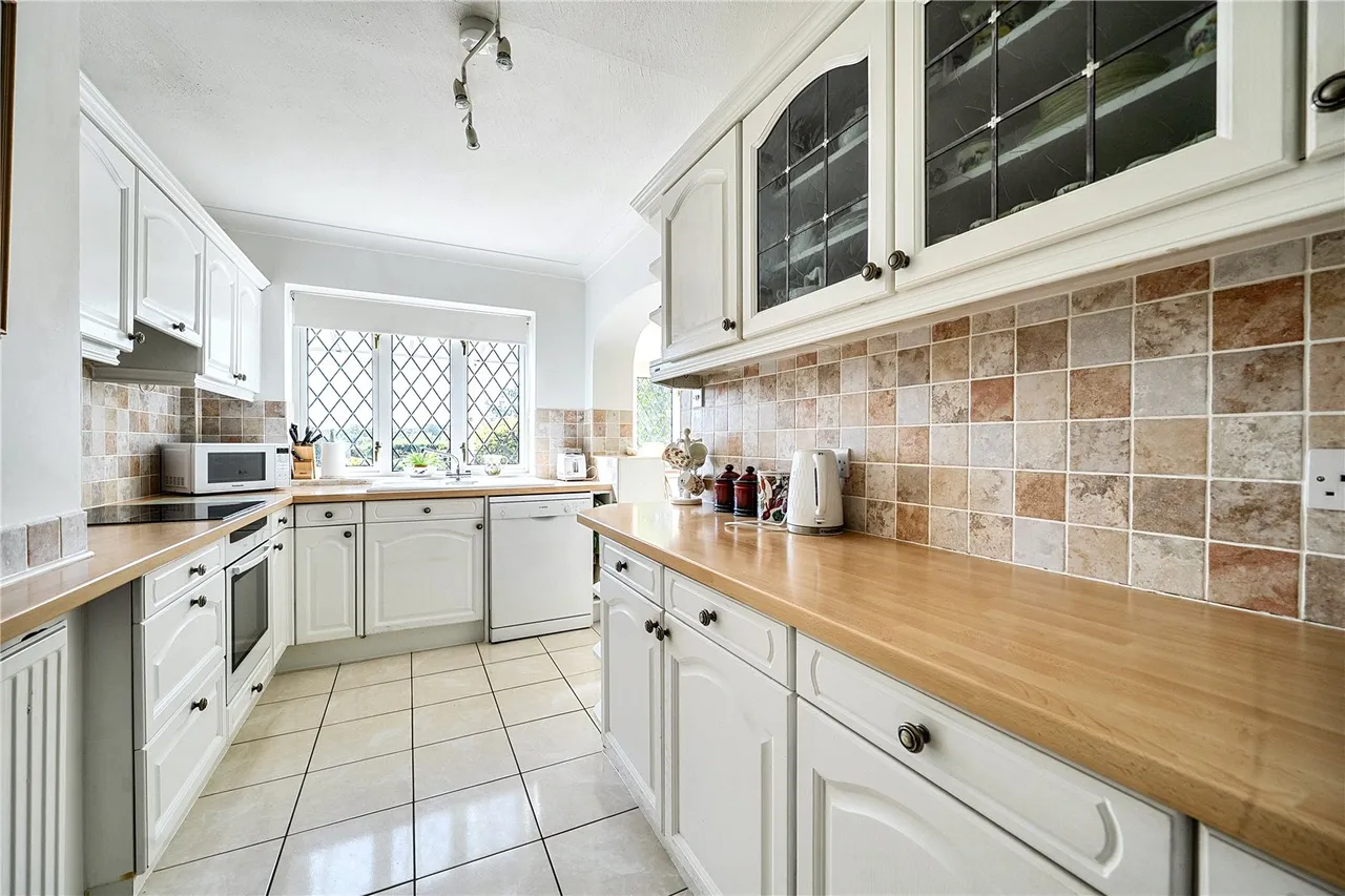 The Hurst, Winchfield, Hook, Hampshire, RG27 8DE, photo 4