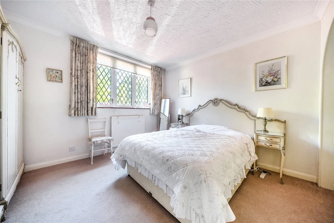 The Hurst, Winchfield, Hook, Hampshire, RG27 8DE, photo 9