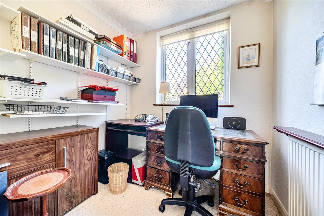 The Hurst, Winchfield, Hook, Hampshire, RG27 8DE, photo 8