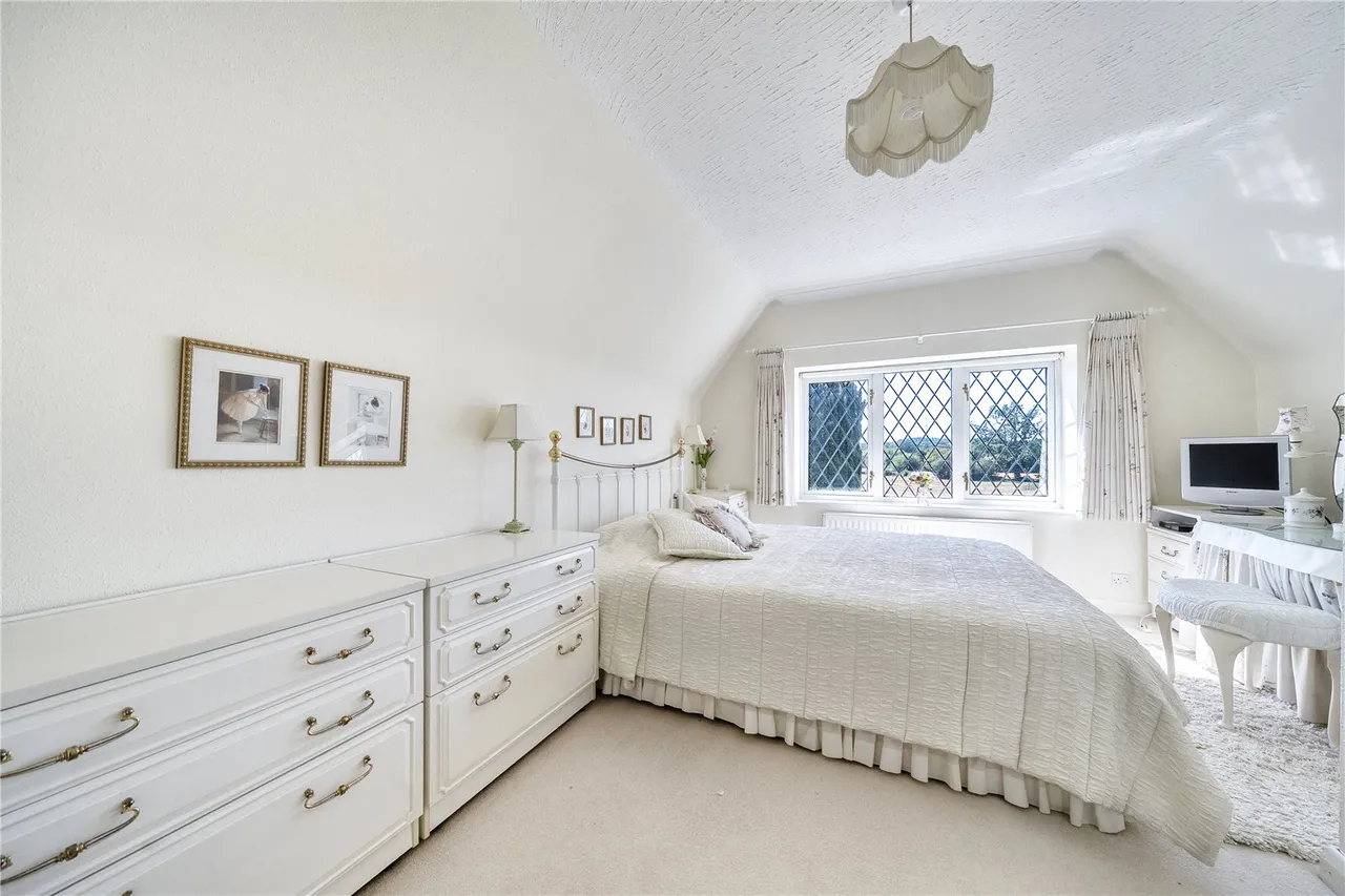 The Hurst, Winchfield, Hook, Hampshire, RG27 8DE, photo 11