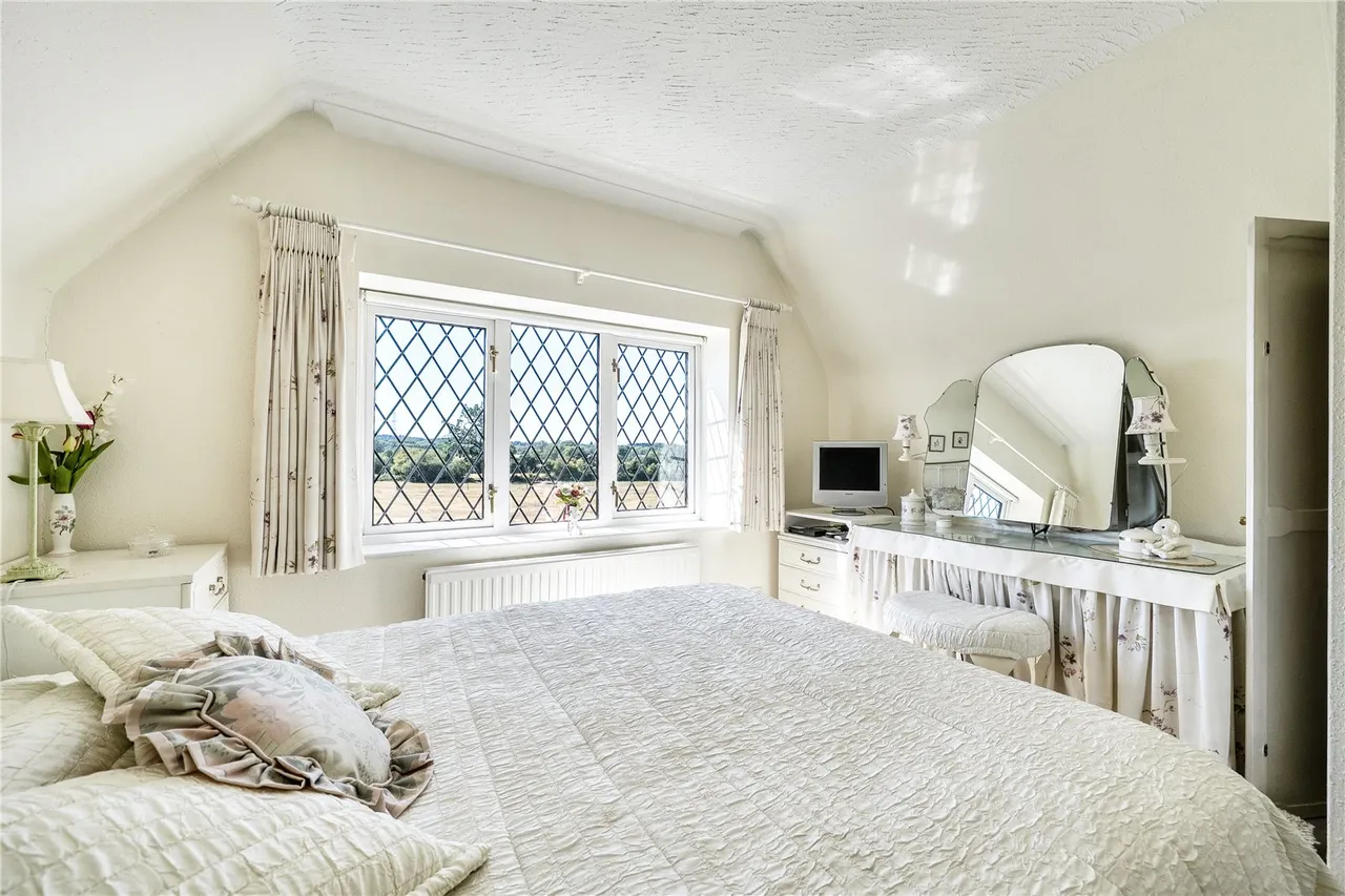 The Hurst, Winchfield, Hook, Hampshire, RG27 8DE, photo 12