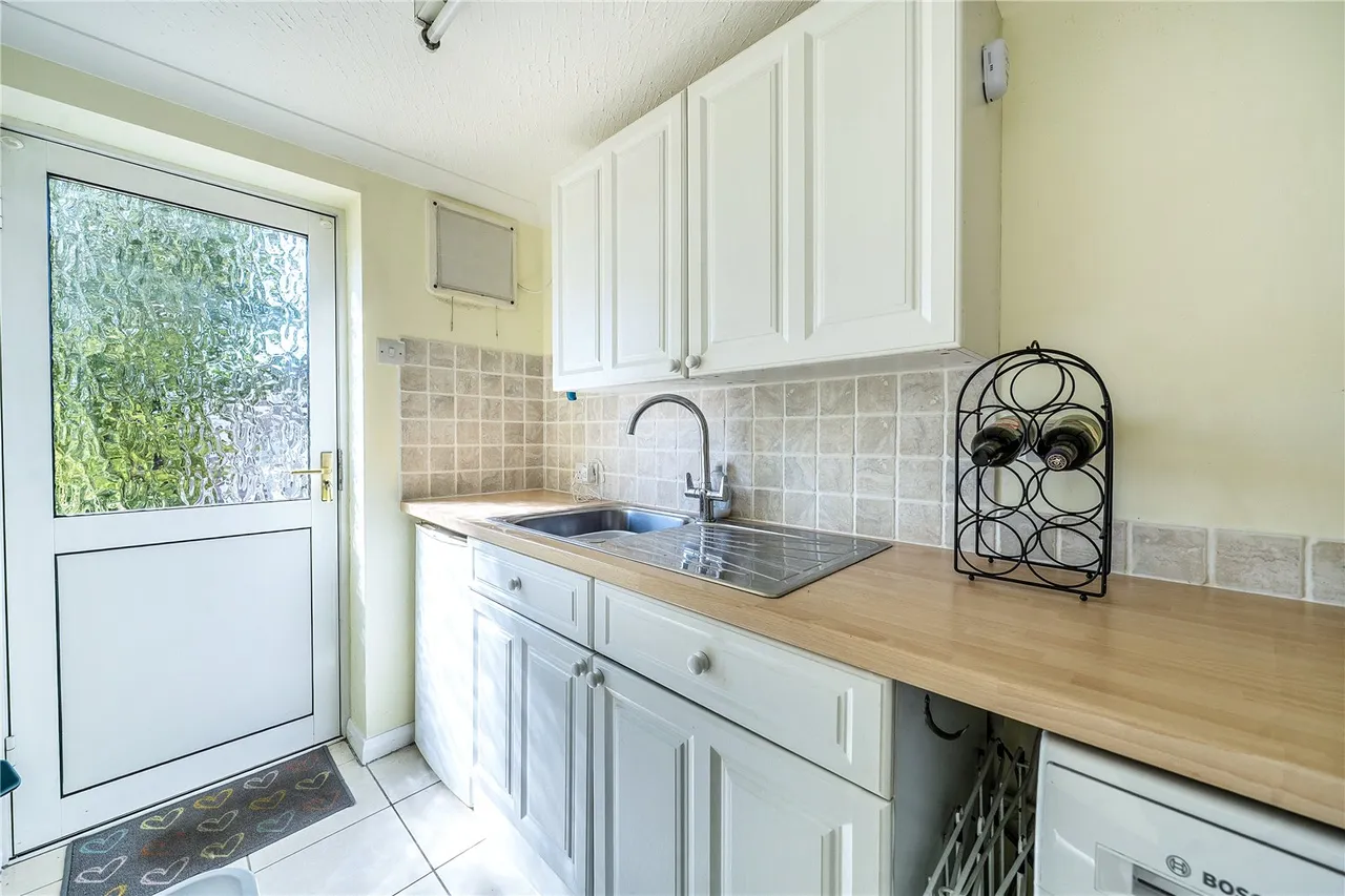 The Hurst, Winchfield, Hook, Hampshire, RG27 8DE, photo 6