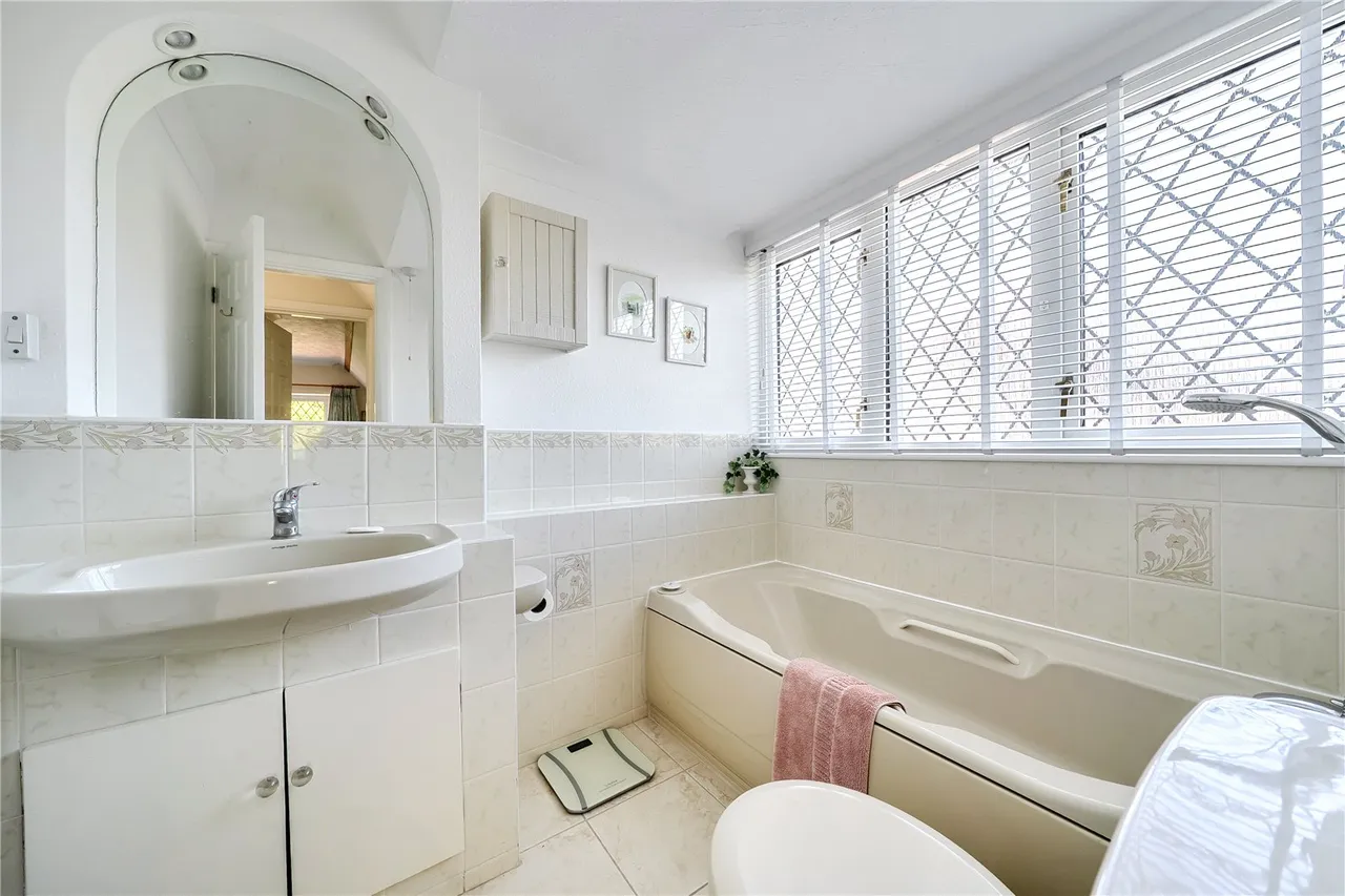 The Hurst, Winchfield, Hook, Hampshire, RG27 8DE, photo 14