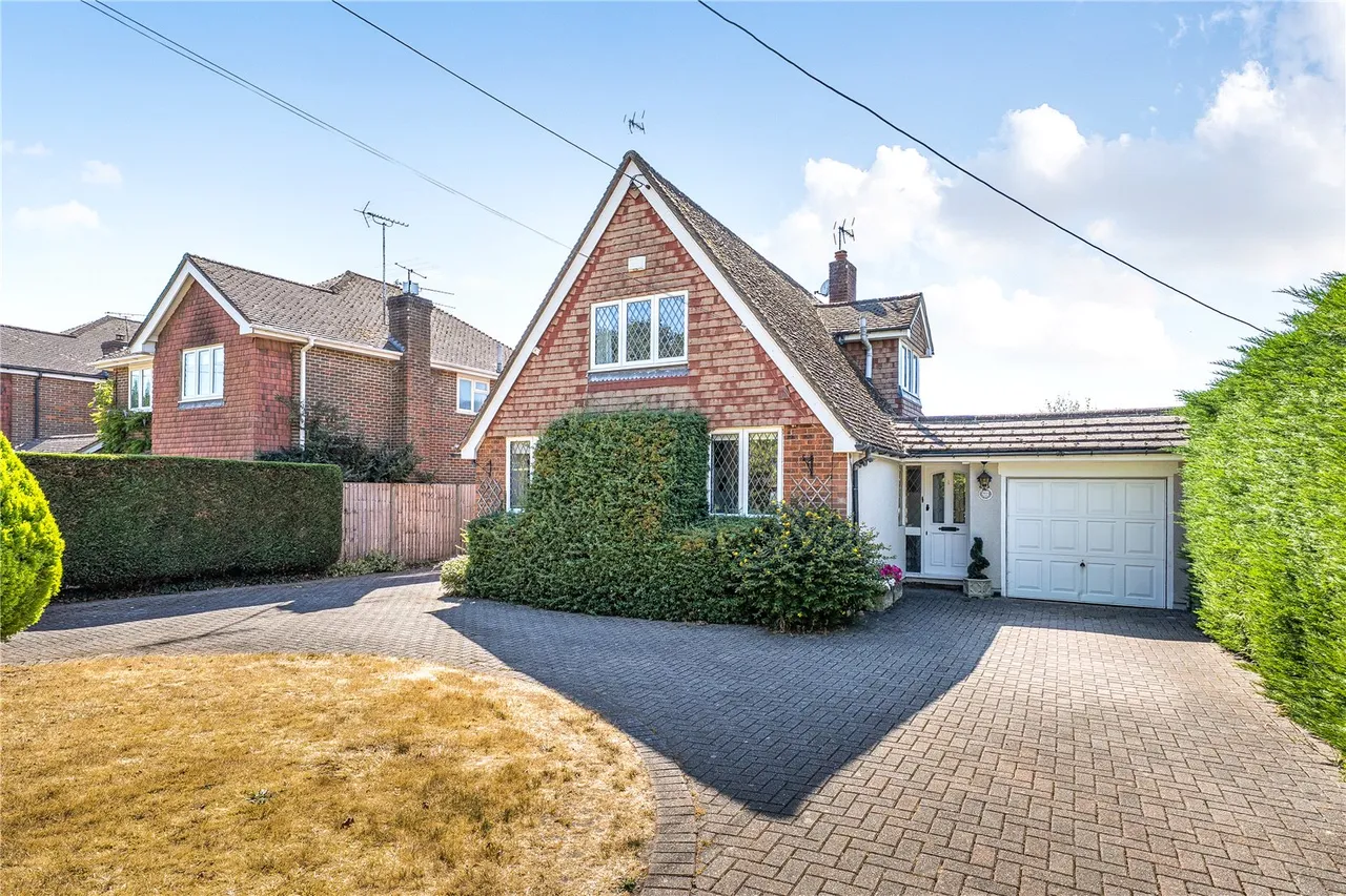 3 bed house for sale — The Hurst, Winchfield, Hook, Hampshire, RG27 8DE