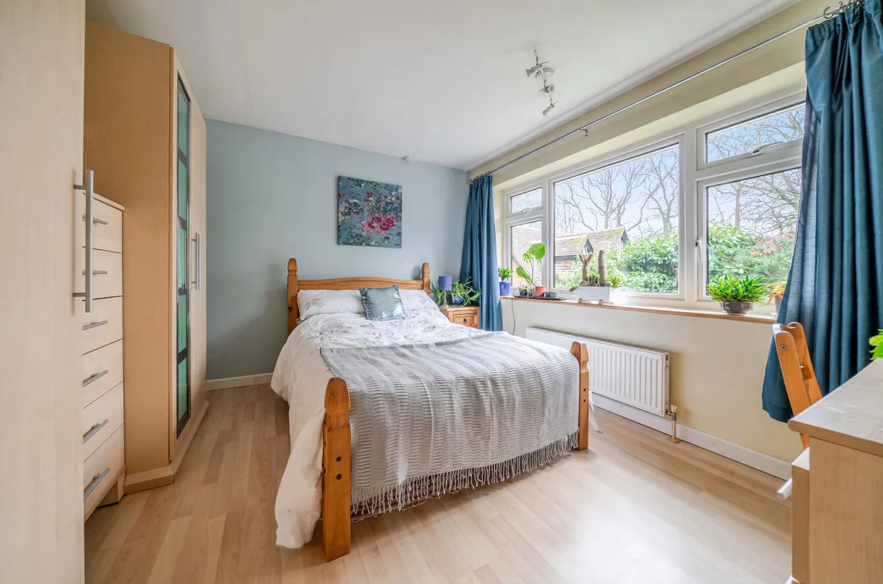 Pinewood Gardens, Bagshot, Surrey, GU19 5ES, photo 15