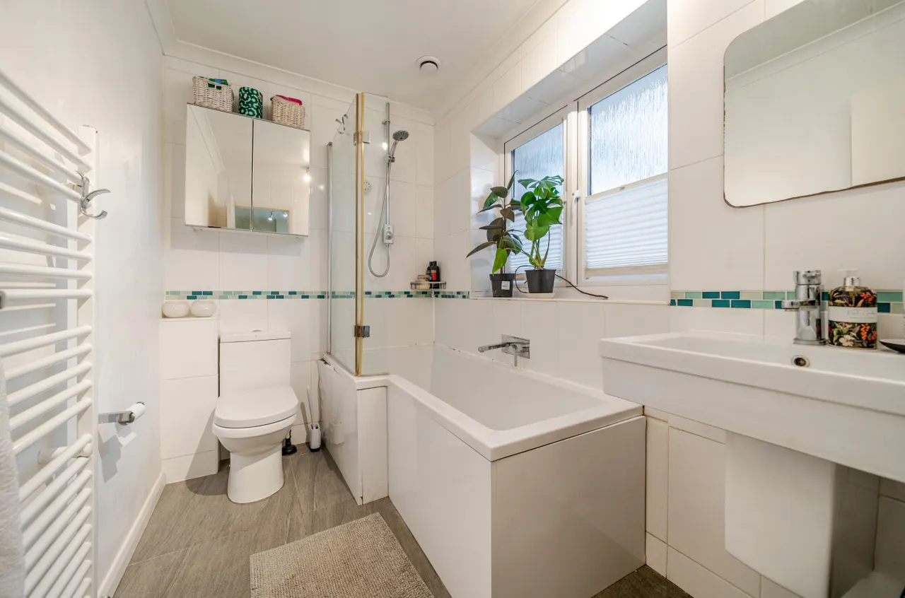 Pinewood Gardens, Bagshot, Surrey, GU19 5ES, photo 16