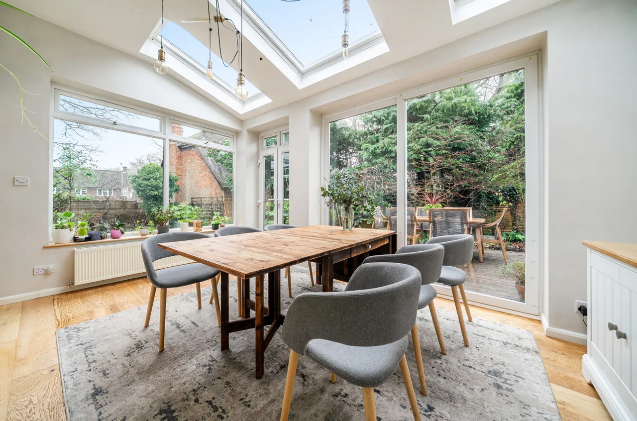 Pinewood Gardens, Bagshot, Surrey, GU19 5ES, photo 3