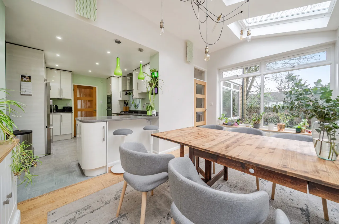 Pinewood Gardens, Bagshot, Surrey, GU19 5ES, photo 10