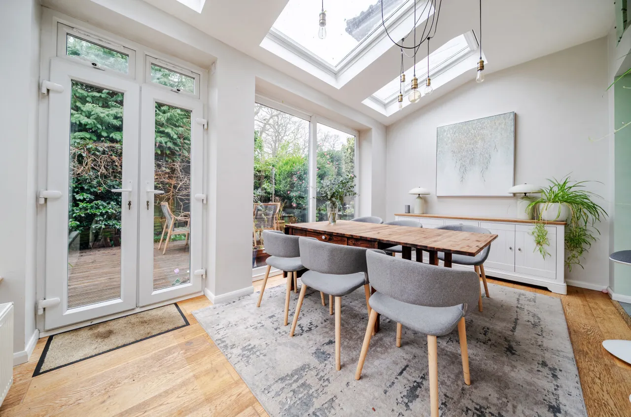 Pinewood Gardens, Bagshot, Surrey, GU19 5ES, photo 11