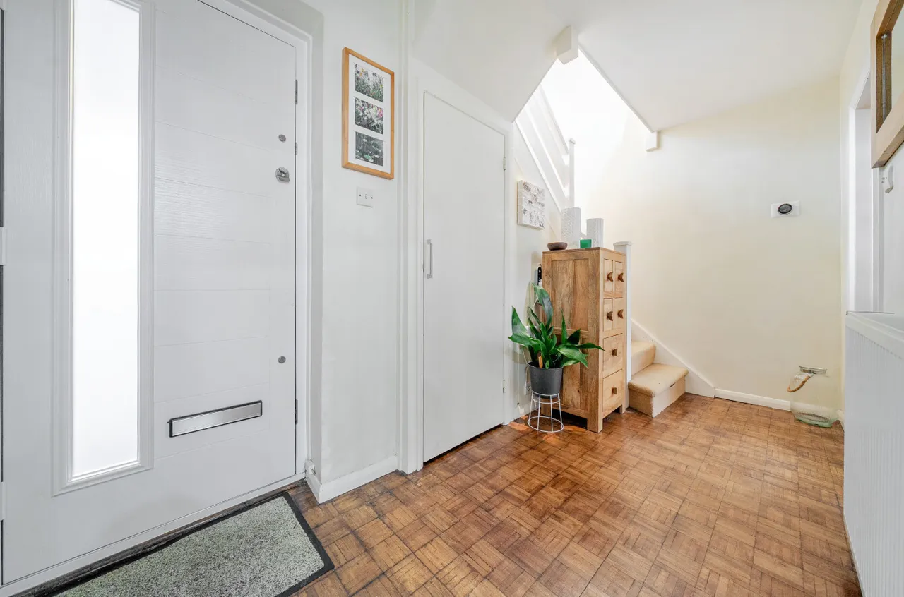 Pinewood Gardens, Bagshot, Surrey, GU19 5ES, photo 12