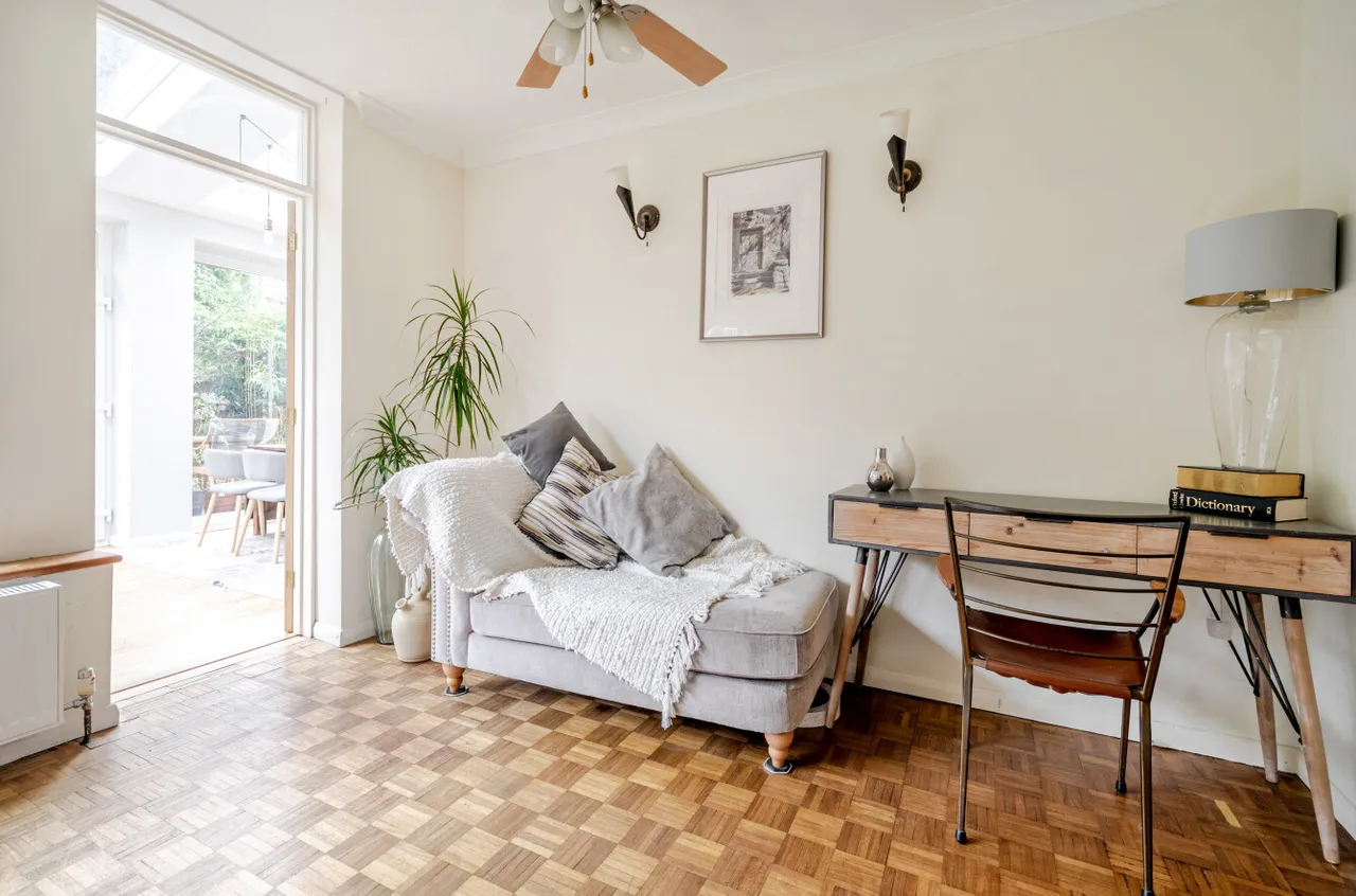 Pinewood Gardens, Bagshot, Surrey, GU19 5ES, photo 9