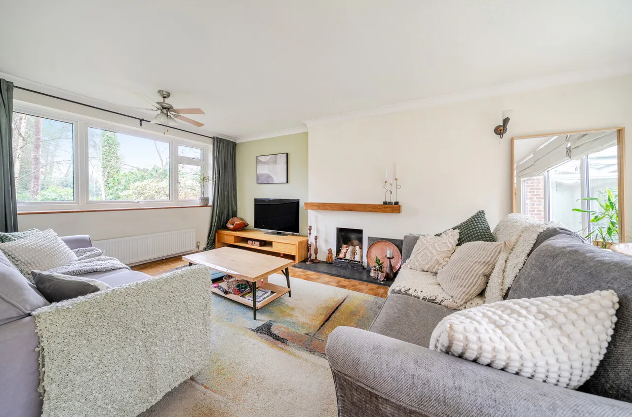 Pinewood Gardens, Bagshot, Surrey, GU19 5ES, photo 14