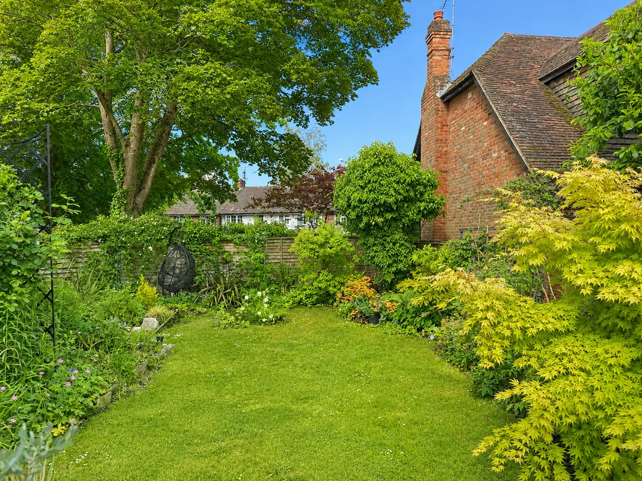 Pinewood Gardens, Bagshot, Surrey, GU19 5ES, photo 7