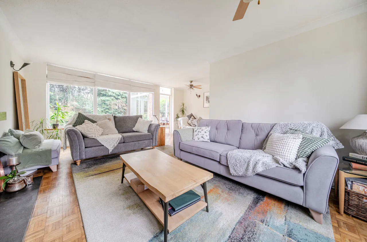 Pinewood Gardens, Bagshot, Surrey, GU19 5ES, photo 4