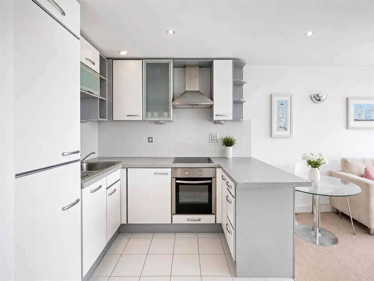 Western Gateway, E16, photo 2