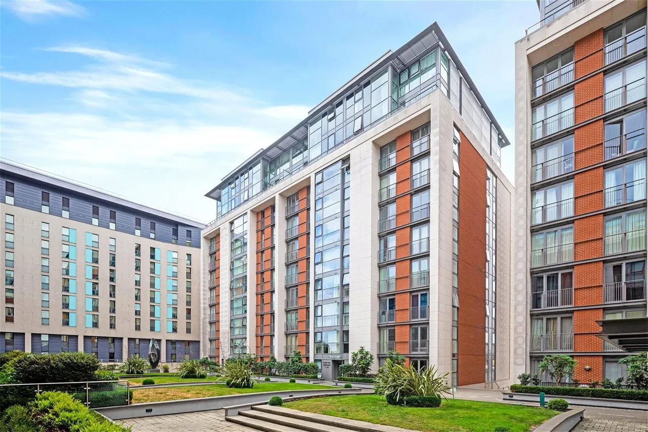 Western Gateway, E16, photo 4