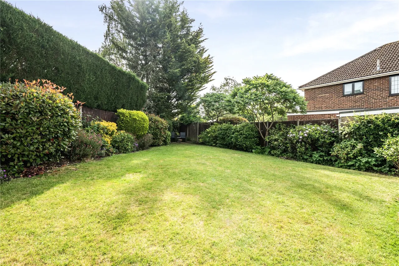 Franklin Avenue, Hartley Wintney, Hook, Hampshire, RG27 8RB, photo 17